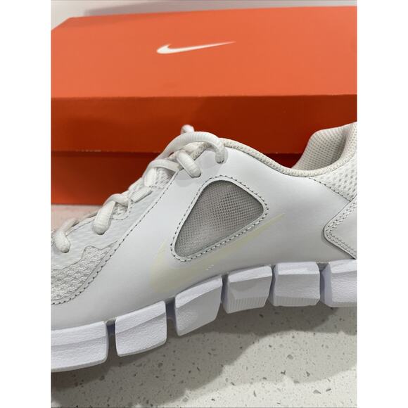 Nike Flex Show TR Sneakers White/Platinum Men’s Size 6.5 NIB - Picture 12 of 12